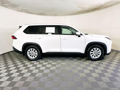 Used 2024 Toyota Grand Highlander FWD image 2