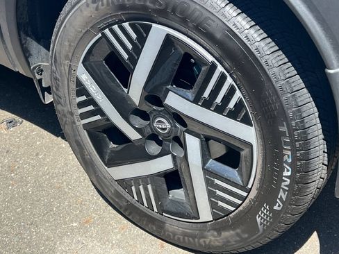 Certified 2025 Nissan Kicks SV FWD image 4