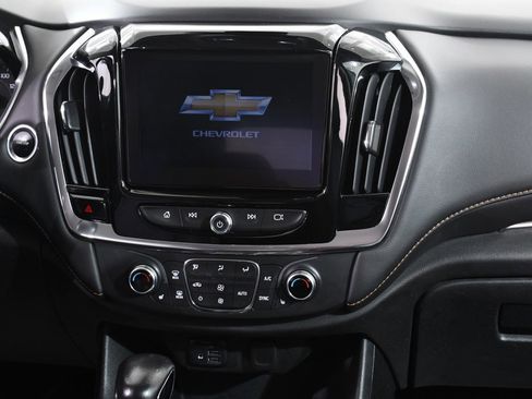 Used 2021 Chevrolet Traverse LT w/ LT Premium Package image 9