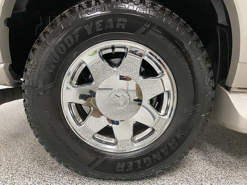 Used 2005 Cadillac Escalade 2WD image 23