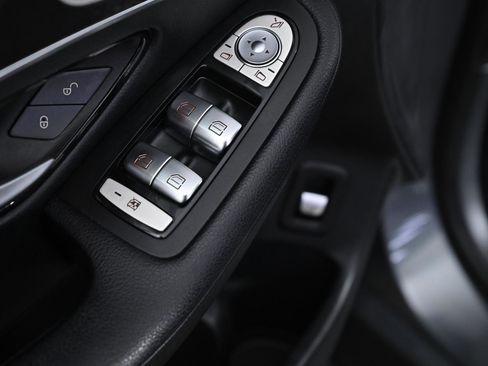 Used 2018 Mercedes-Benz GLC 300 4MATIC image 22