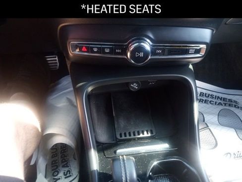 Used 2022 Volvo XC40 T5 R-Design image 15