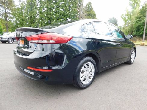 Used 2017 Hyundai Elantra SE FWD image 2