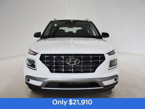 New 2025 Hyundai Venue Limited image 2