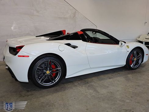 Used 2019 Ferrari 488 Spider image 5