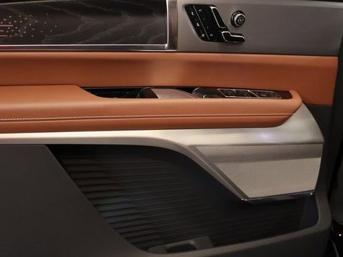 New 2026 Cadillac Vistiq Platinum image 9