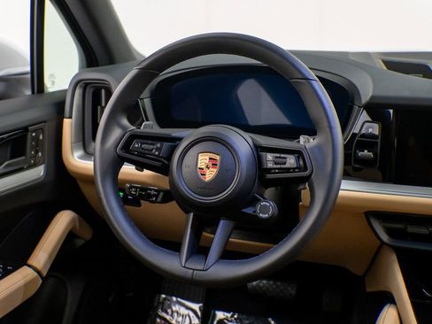 Used 2025 Porsche Cayenne image 12