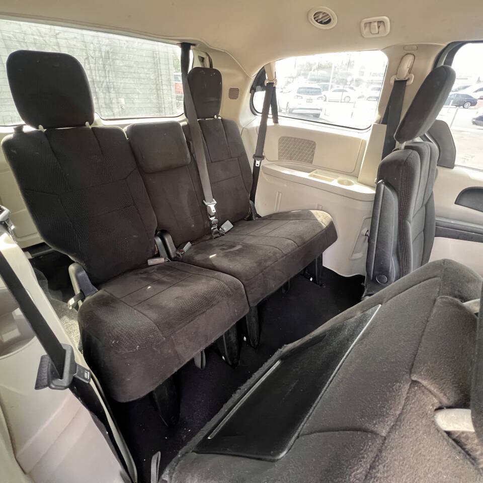 Used 2013 Dodge Grand Caravan SXT FWD image 22