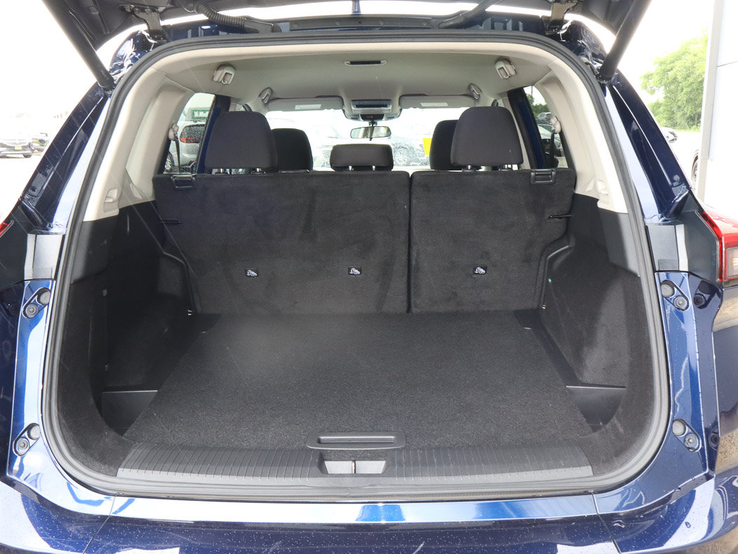 Used 2025 Nissan Rogue SV AWD/4WD image 9
