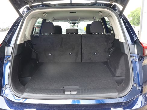Used 2025 Nissan Rogue SV AWD/4WD image 9