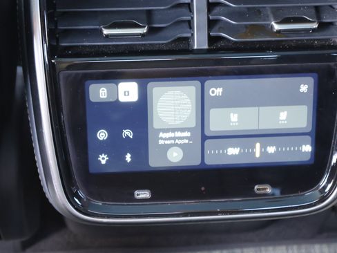 Used 2023 Rivian R1T Adventure image 17