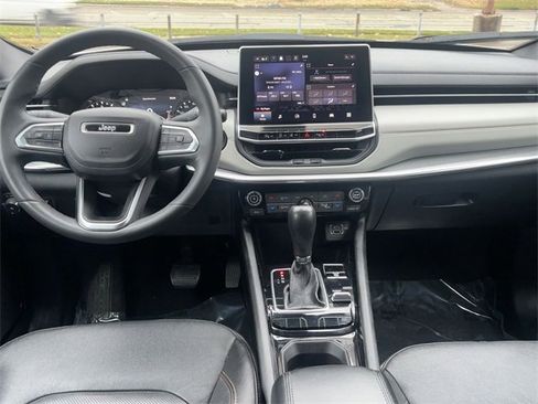 Used 2023 Jeep Compass Limited image 27