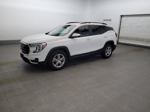 Used 2023 GMC Terrain SLE w/ Driver Convenience Package FWD image 2