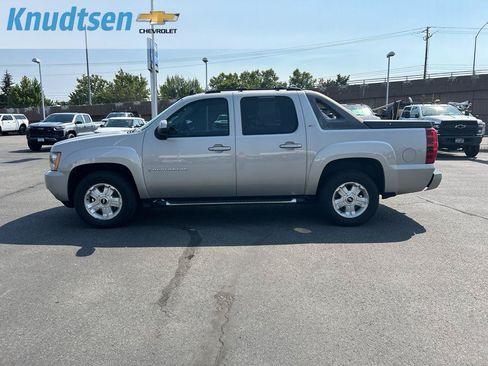 Used 2009 Chevrolet Avalanche LT w/ Luxury Package AWD/4WD image 10