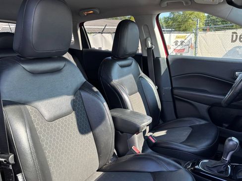 Used 2018 Jeep Compass Latitude AWD/4WD image 16