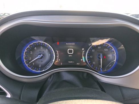 Used 2020 Chrysler Pacifica Touring-L w/ Advanced Safetytec Group AWD/4WD image 14