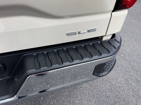 New 2026 GMC Sierra 1500 SLE image 12