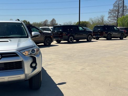 Used 2024 Toyota 4Runner TRD Off-Road Premium image 3