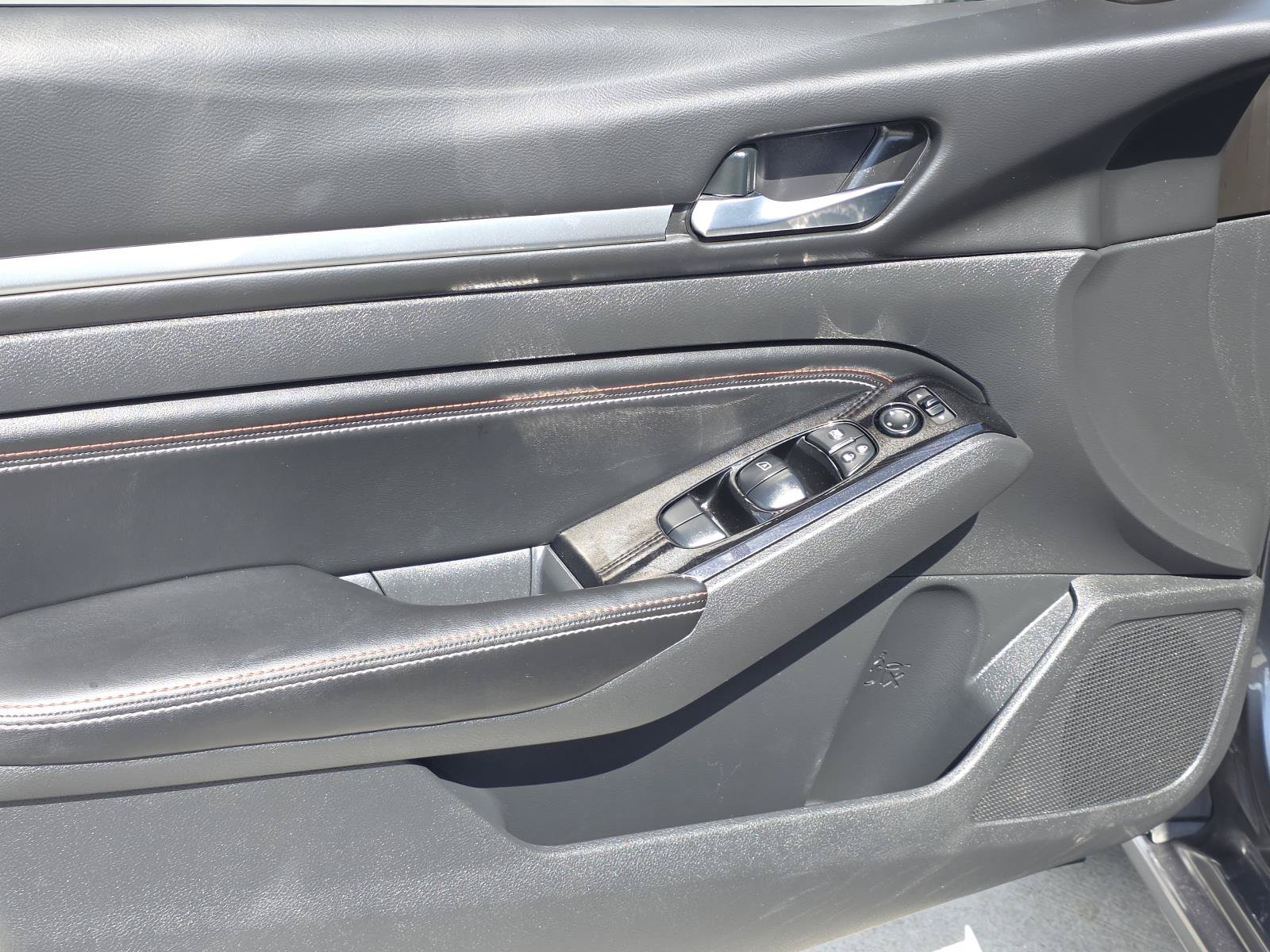 Used 2023 Nissan Altima 2.5 SR w/ SR Premium Package FWD image 14