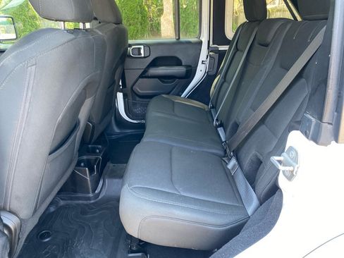 Used 2019 Jeep Wrangler Unlimited Sahara AWD/4WD image 19