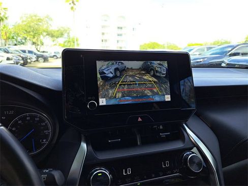 Used 2024 Toyota Venza LE image 21