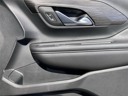 Used 2022 GMC Terrain SLT w/ Infotainment Package II image 29