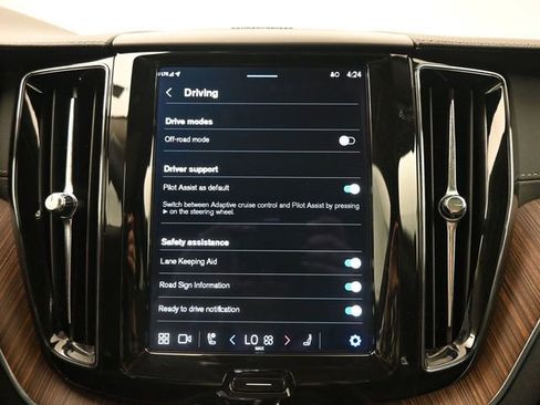 Used 2023 Volvo XC60 B6 Ultimate w/ Climate Package image 16