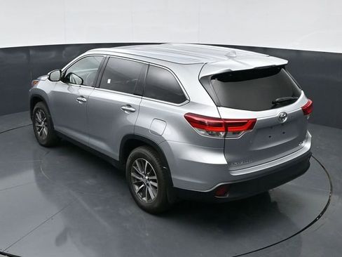 Used 2019 Toyota Highlander XLE AWD/4WD image 34
