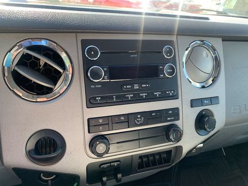 Used 2016 Ford F250 XLT w/ XLT Interior Package AWD/4WD image 12