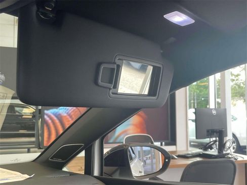 New 2025 Volkswagen Golf R Black Edition image 28