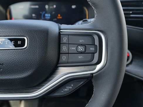 Used 2024 Jeep Wagoneer L Series III w/ Flexible Seating Group AWD/4WD image 34