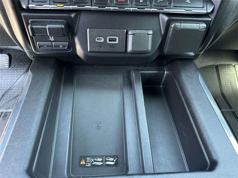 Used 2019 Chevrolet Silverado 1500 High Country image 40