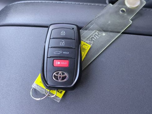Certified 2026 Toyota Highlander XLE AWD/4WD image 27