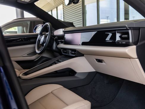 New 2025 Porsche Macan Electric RWD image 44