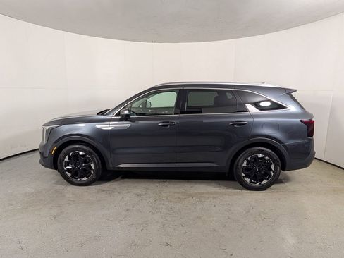 Used 2024 Kia Sorento S w/ Panoramic Sunroof Package image 4