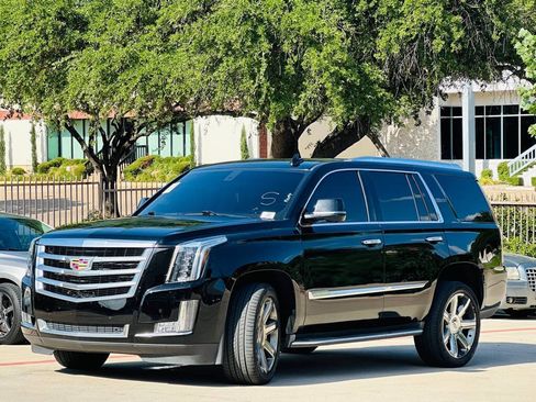 Used 2018 Cadillac Escalade 4WD image 3