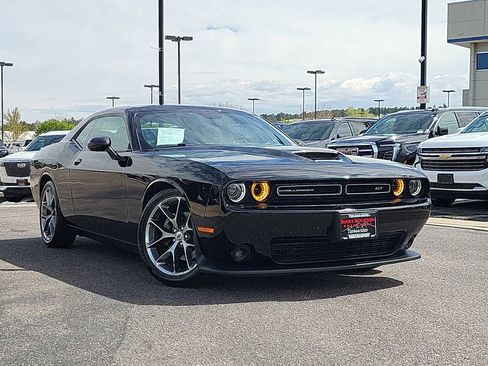 Used 2022 Dodge Challenger GT RWD image 2