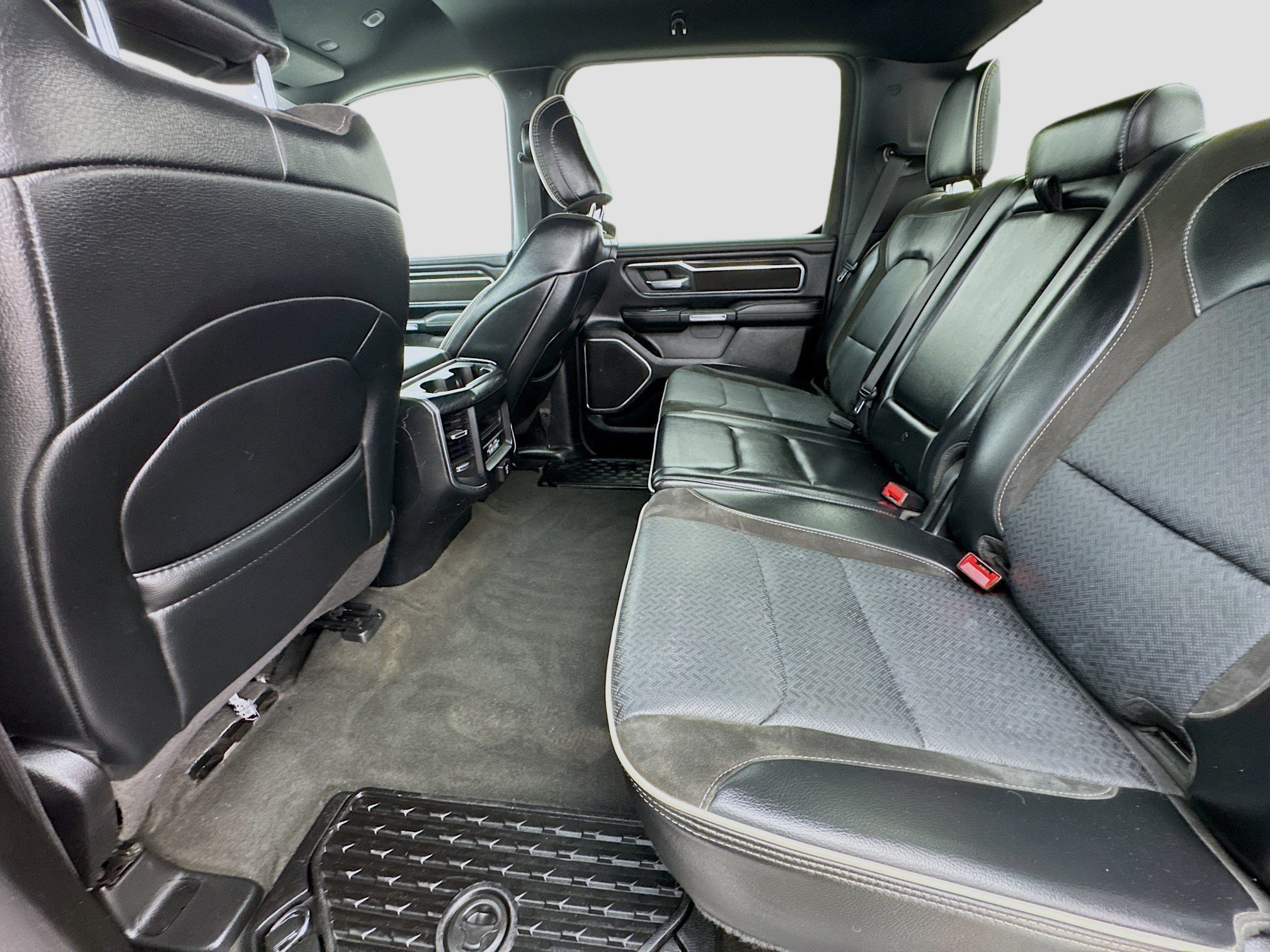 Used 2024 RAM 1500 Laramie AWD/4WD image 15