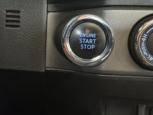 Used 2017 Toyota Tacoma TRD Off-Road w/ Premium & Technology Package image 18