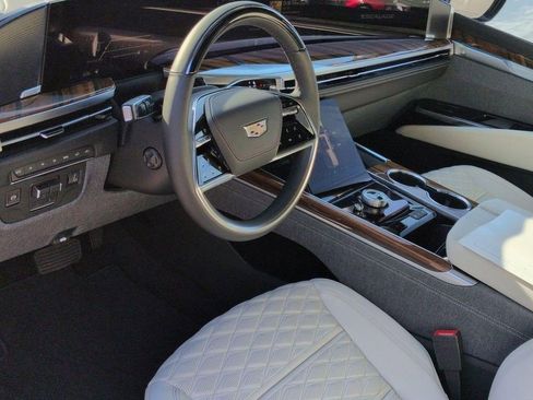 Certified 2026 Cadillac Escalade ESV Platinum Sport AWD/4WD image 9