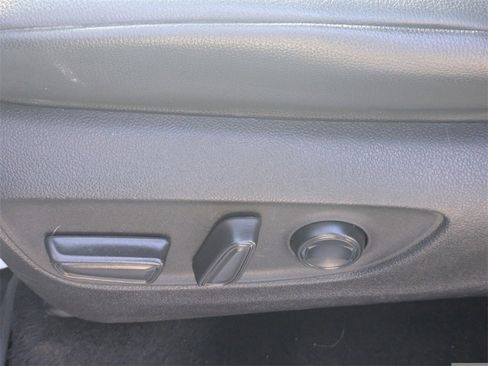 Used 2021 Toyota Highlander XLE image 21