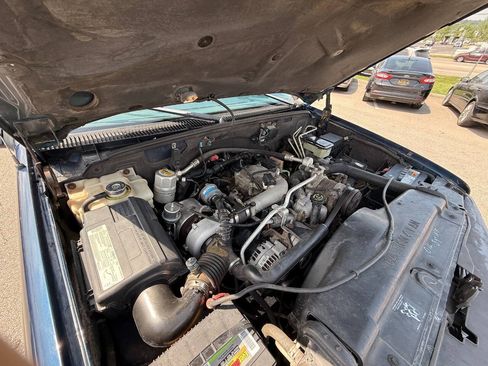 Used 1998 Chevrolet Silverado 3500 4x4 Crew Cab w/ Skid Plate Pkg image 10