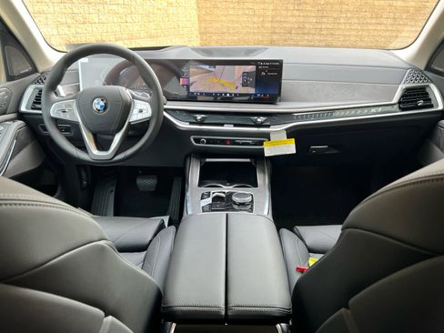 Used 2025 BMW X7 xDrive40i w/ Premium Package image 8
