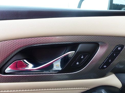 Used 2023 Chevrolet Traverse Premier image 18