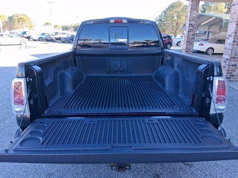 Used 2007 Mitsubishi Raider LS image 14