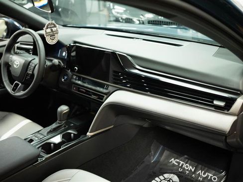 Used 2025 Toyota Camry SE image 13