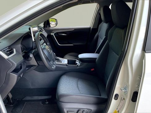 Certified 2025 Toyota RAV4 XLE FWD image 21