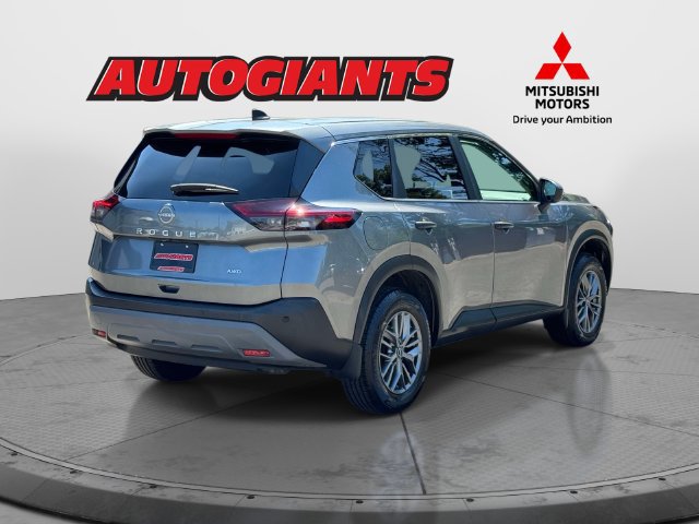 Used 2023 Nissan Rogue S AWD/4WD image 2
