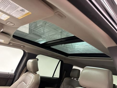 Used 2018 Ford Expedition Max Limited RWD image 23