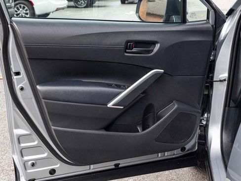 Used 2024 Toyota Corolla Cross SE image 11